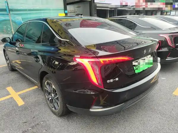 Hongqi E-QM5 2023