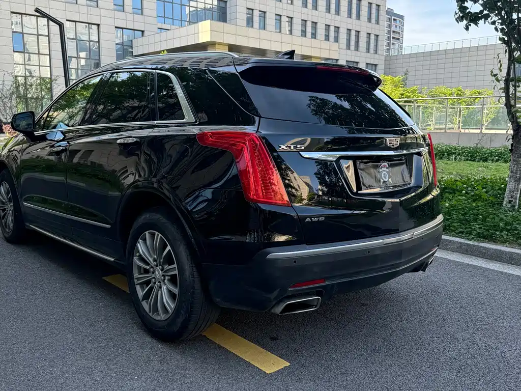 Cadillac XT5 2018 — фото 16