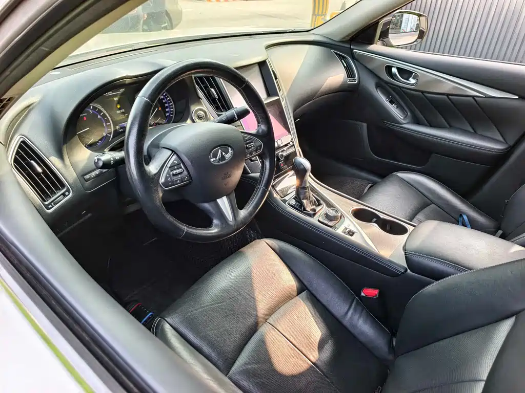 Infiniti Q50L 2015 — фото 10