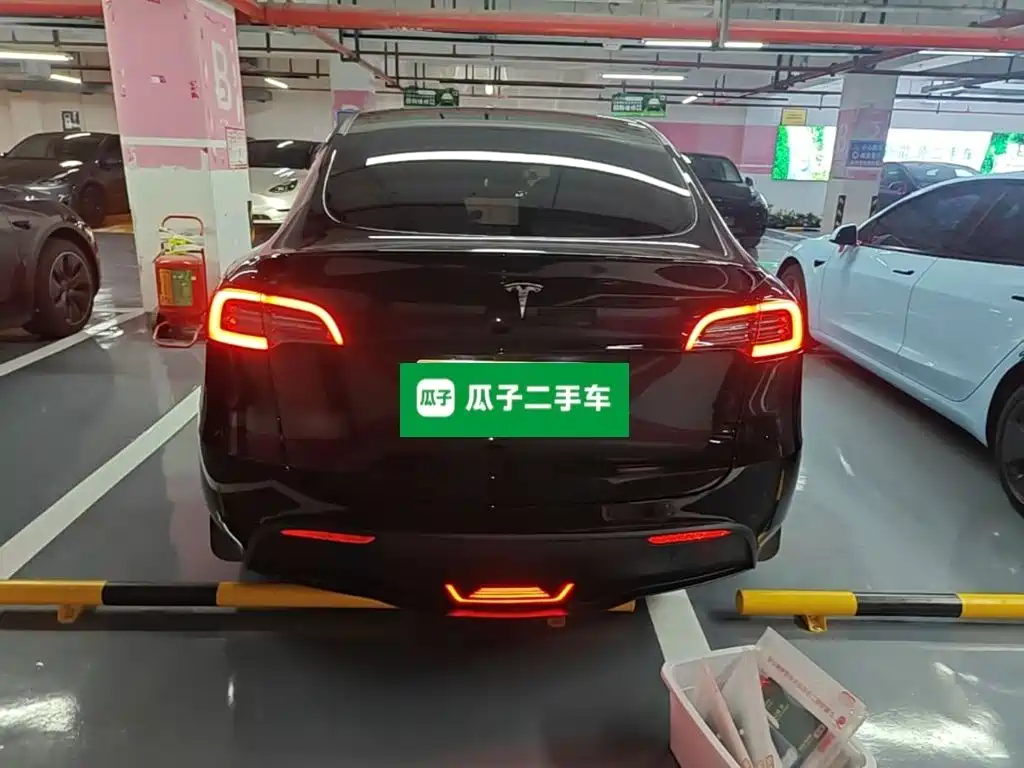 Tesla Model Y 2024