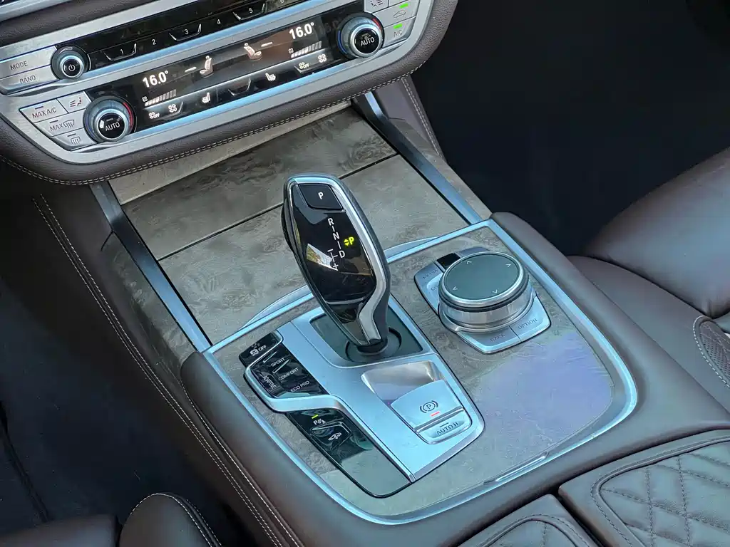 BMW 7 Series 2021 — фото 18