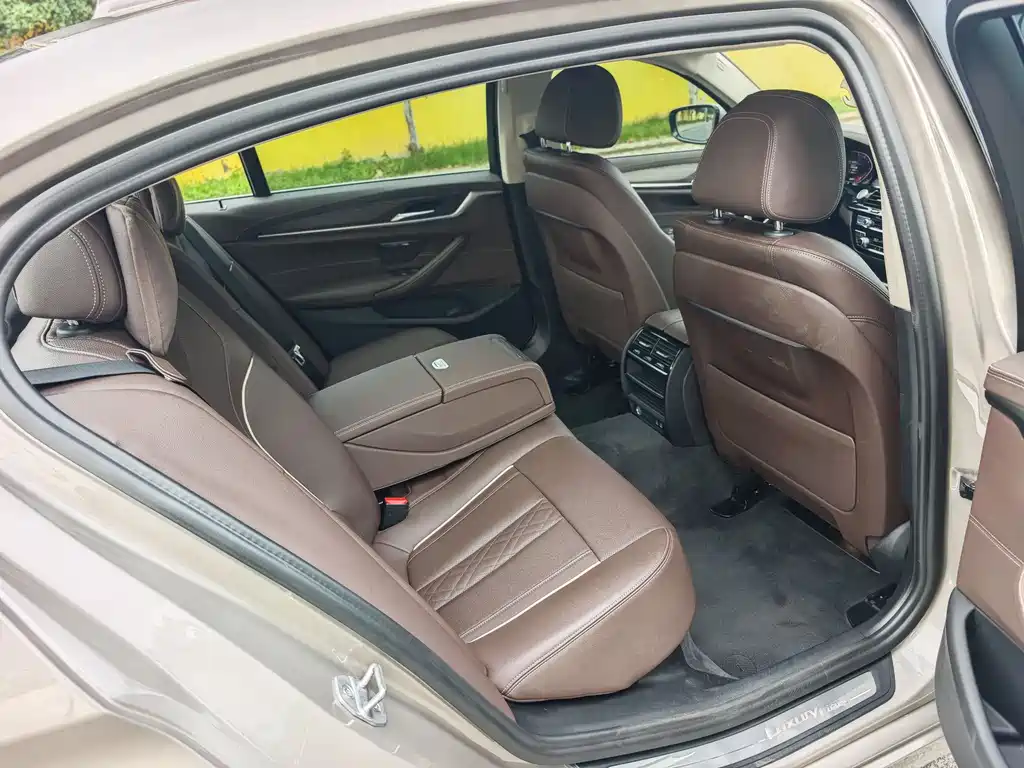 BMW 5 Series 2020 — фото 13