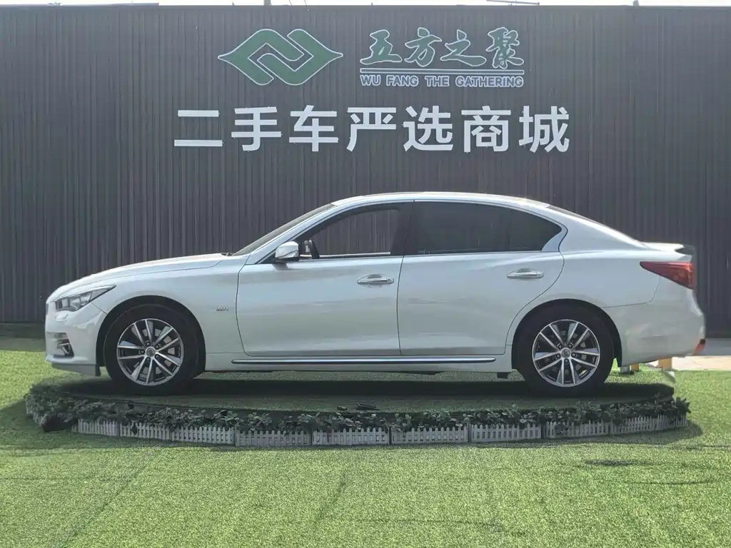 Infiniti Q50L 2015 — фото 18