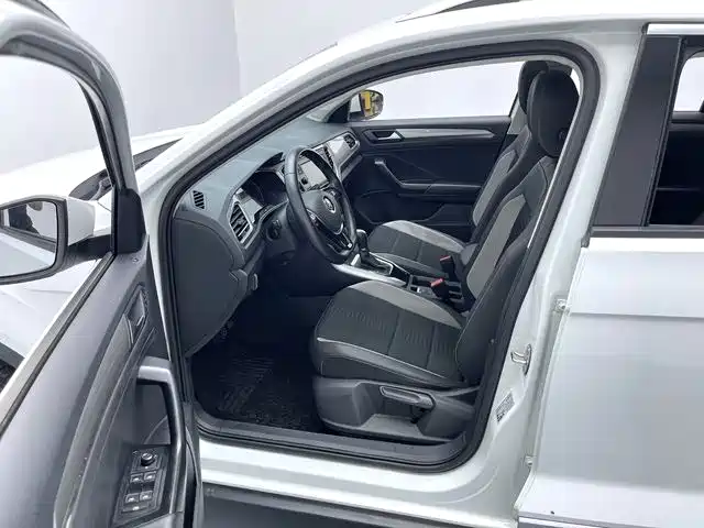 Volkswagen T-Roc 2019 — фото 11
