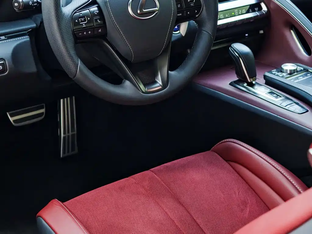 Lexus LC 2018 — фото 18