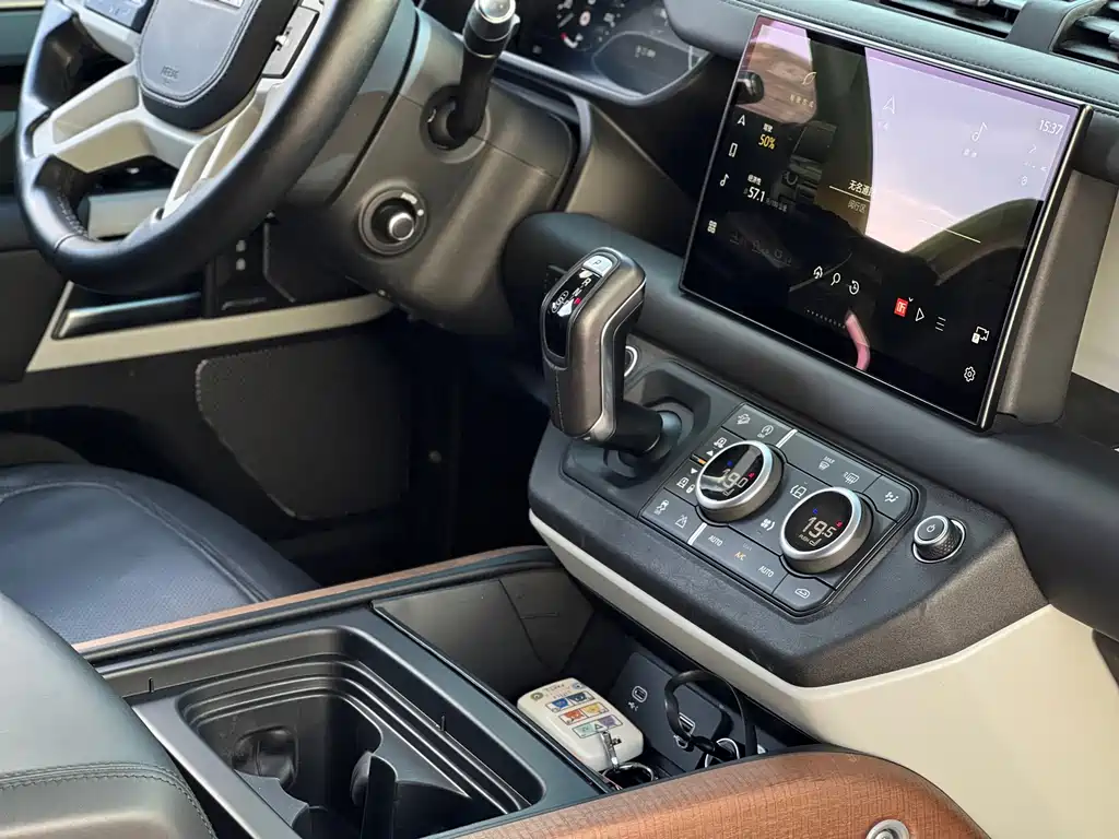 Land Rover Defender 2022 — фото 13