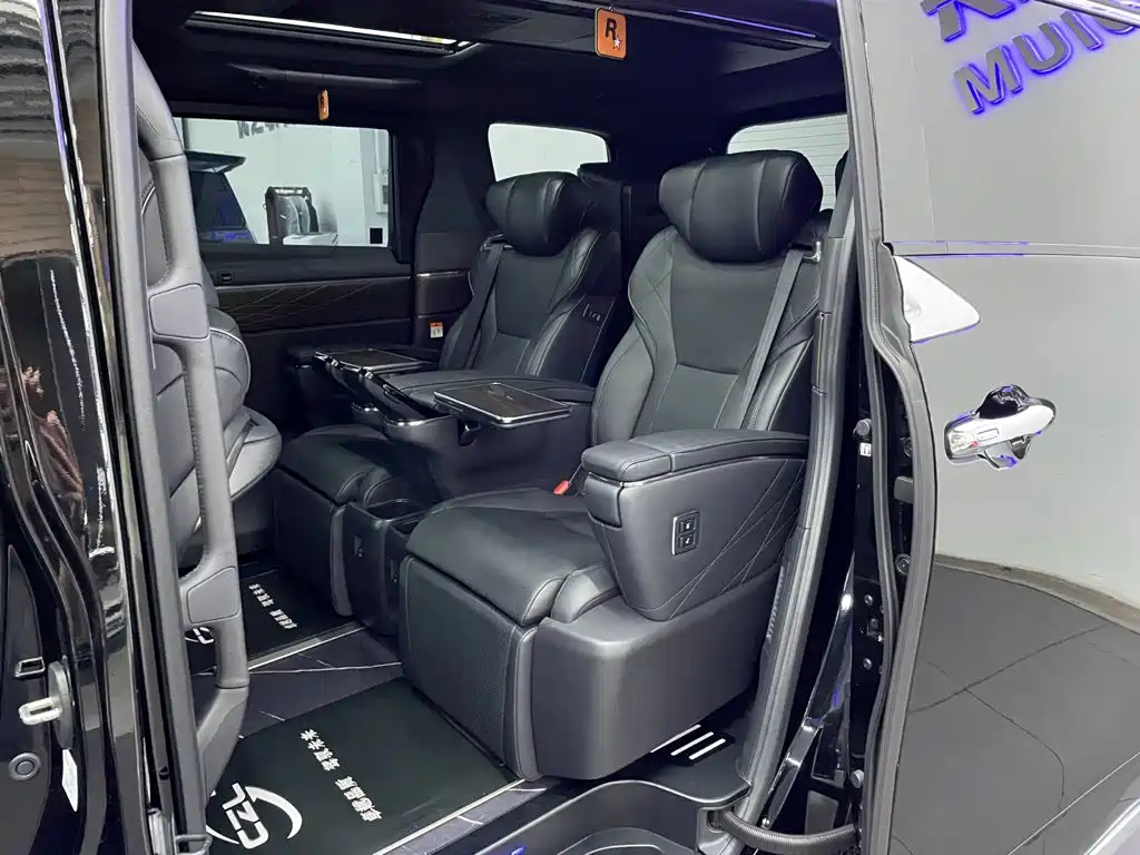 Toyota Vellfire 2024 — фото 9