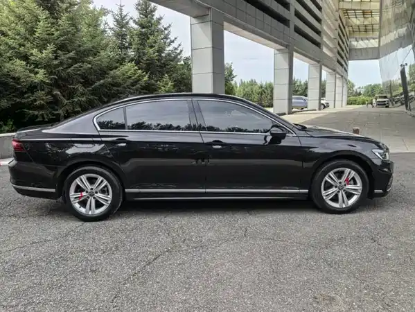 Volkswagen Magotan 2025