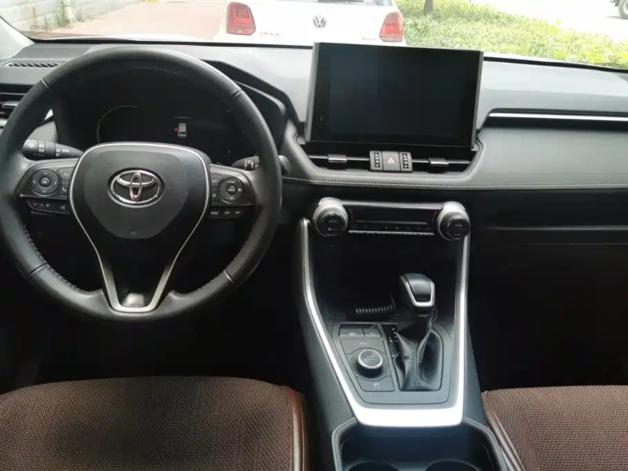 Toyota RAV4 2021 — фото 12