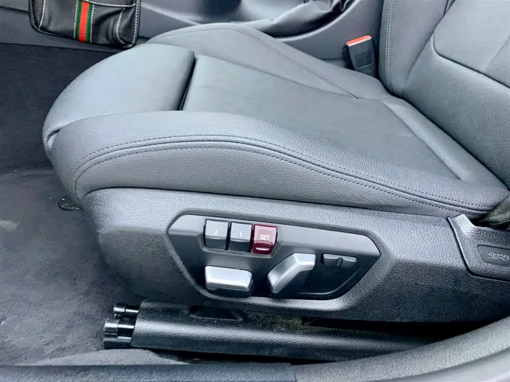 BMW 3 Series 2018 — фото 27