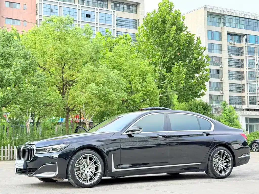BMW 7 Series 2020 — фото 1