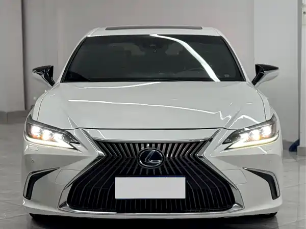 Lexus ES 2021