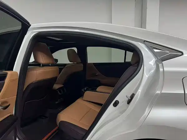 Lexus ES 2021