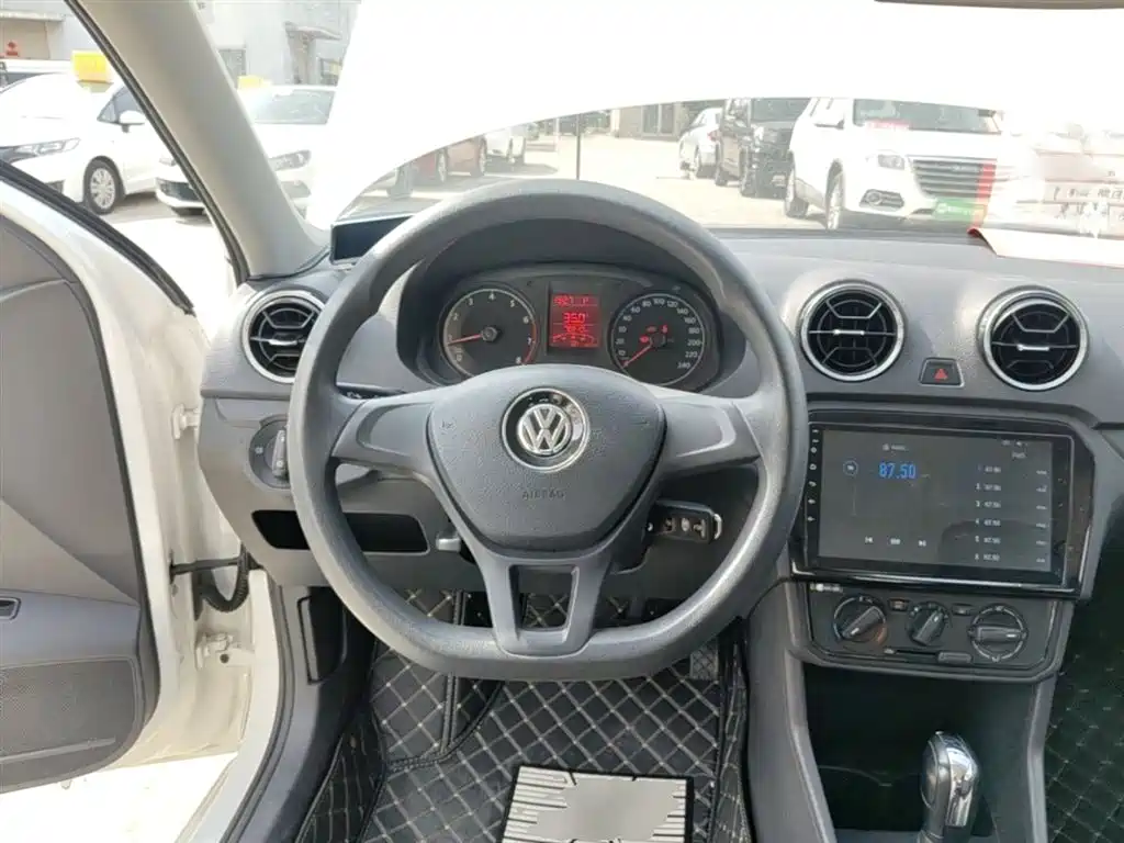 Volkswagen Jetta 2018 — фото 11