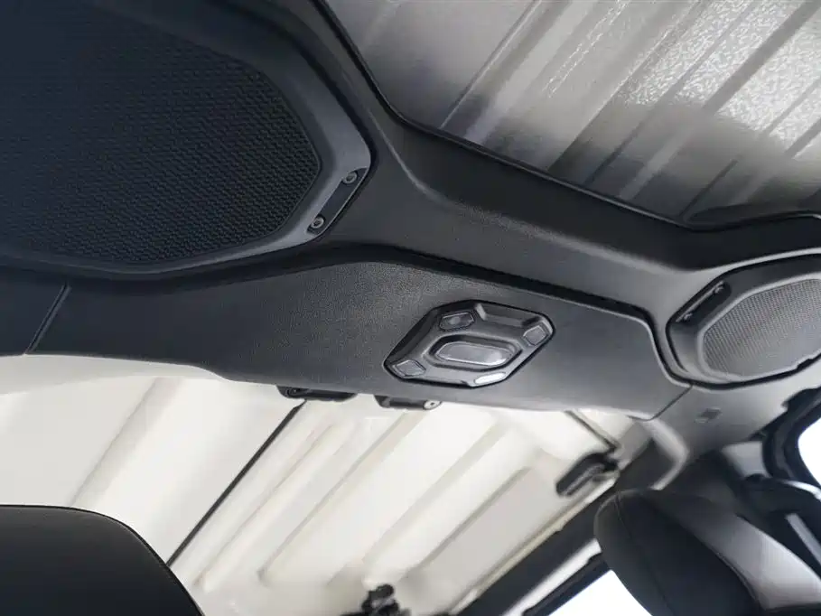 Jeep Wrangler 2023 — фото 16