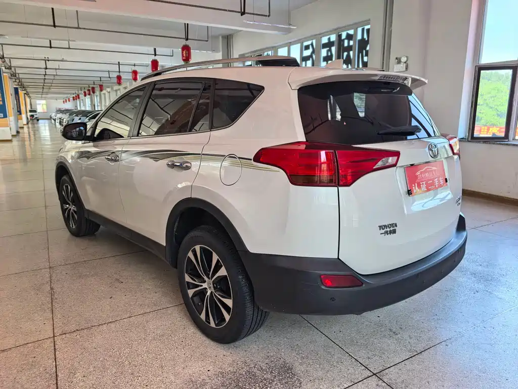 Toyota RAV4 2015 — фото 4