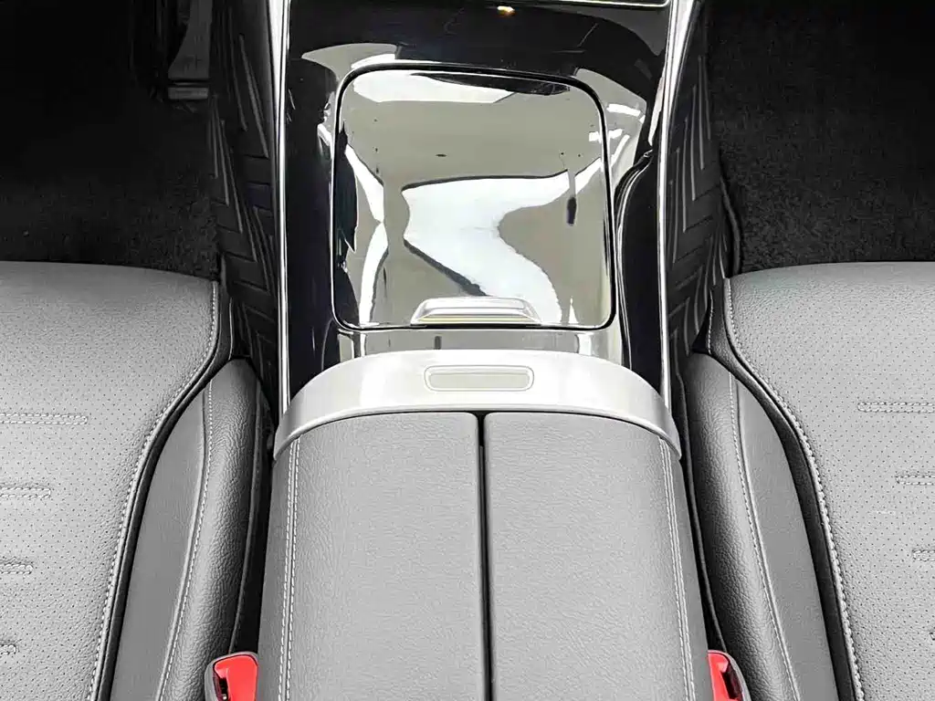 Mercedes-Benz C-Class 2024 — фото 16