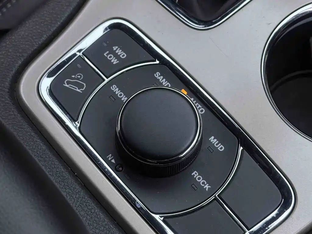 Jeep Grand Cherokee 2017 — фото 14