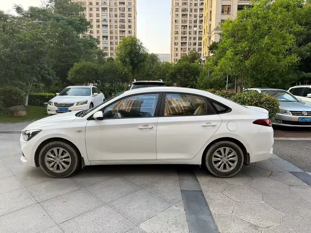 Hyundai Elantra 2020 — фото 3