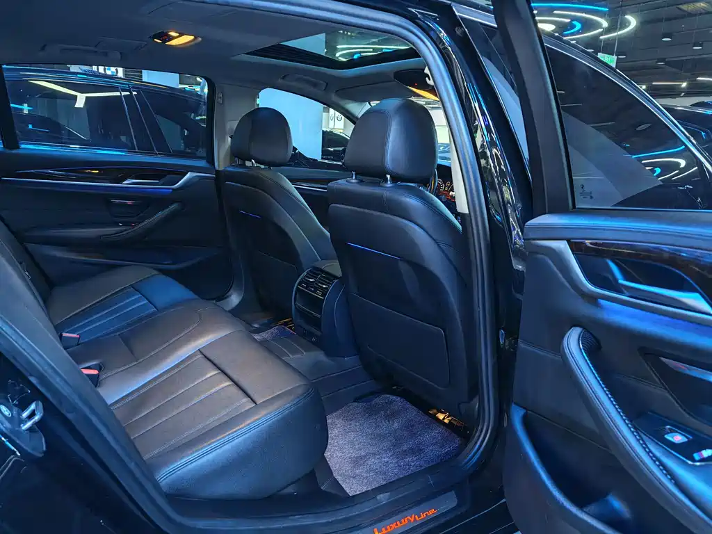 BMW 5 Series 2018 — фото 13