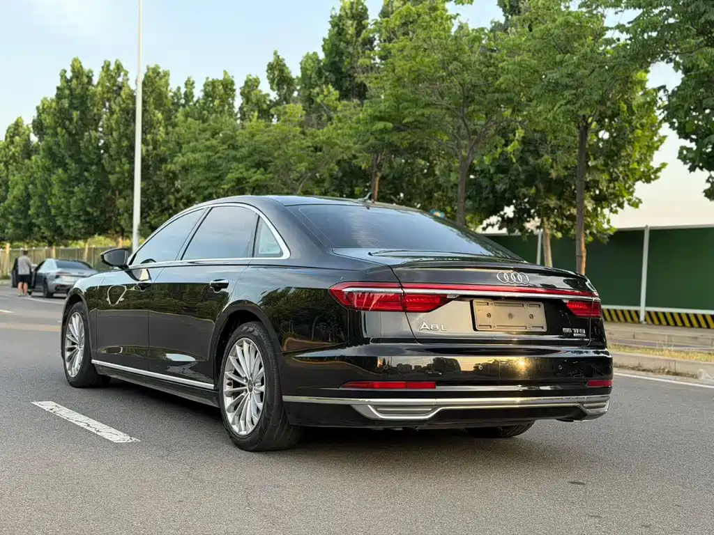 Audi A8 2018 — фото 7