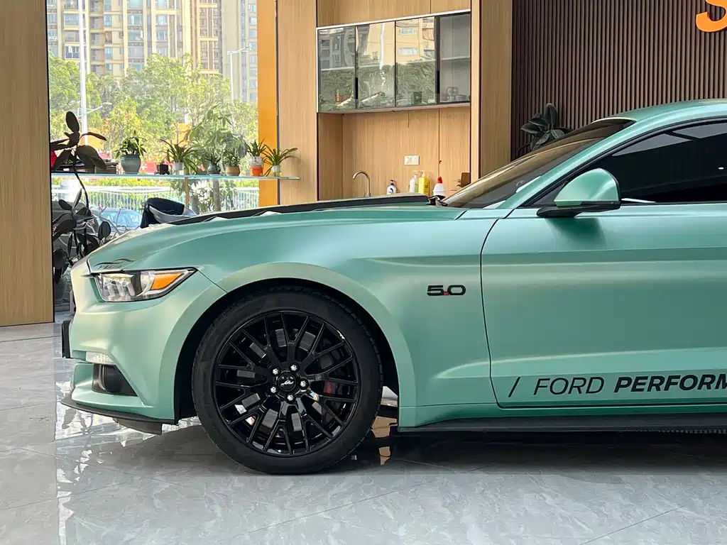 Ford Mustang 2017 — фото 14