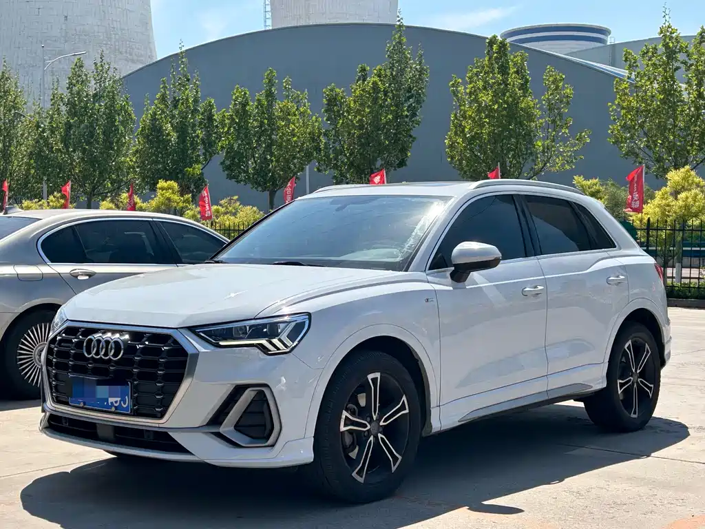 Audi Q3 2020 — фото 1
