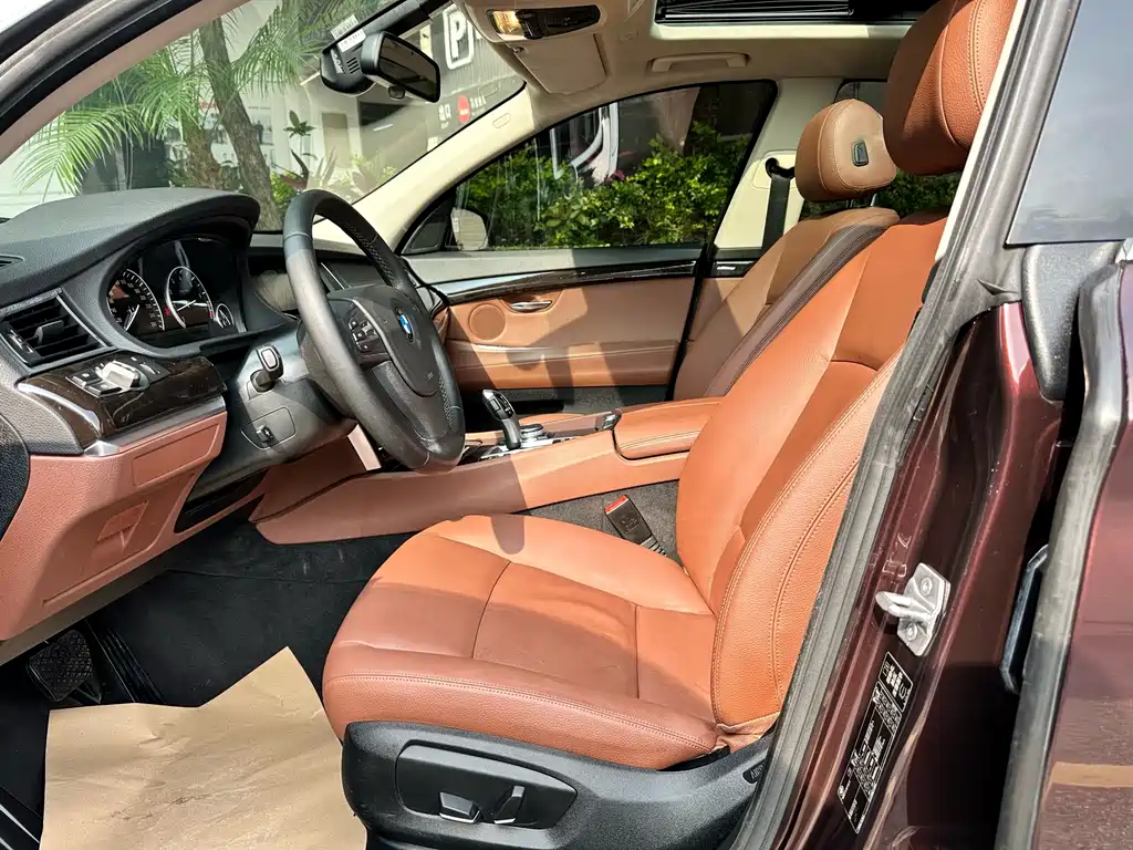 BMW 5 Series GT 2015 — фото 26