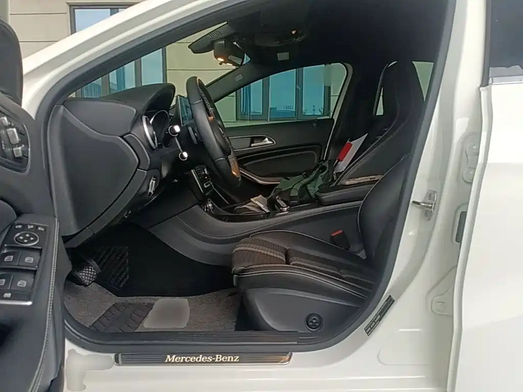 Mercedes-Benz A-Class 2018 — фото 16