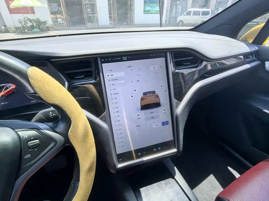 Tesla Model X 2019 — фото 11