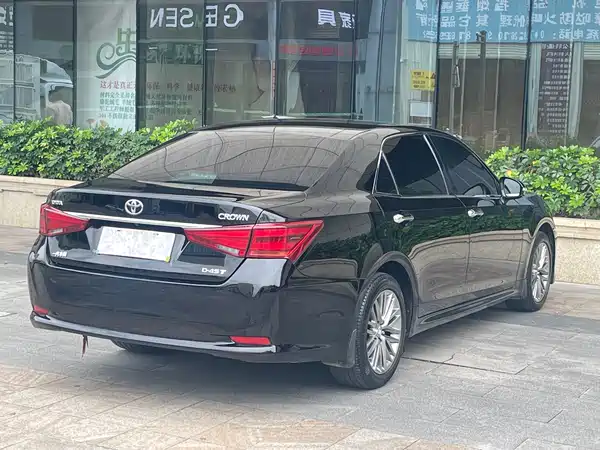Toyota Crown 2015