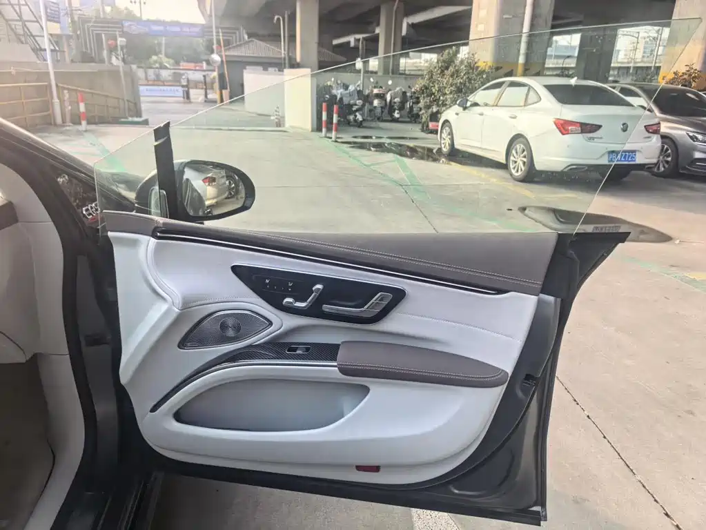 Mercedes-Benz EQS AMG 2024 — фото 19