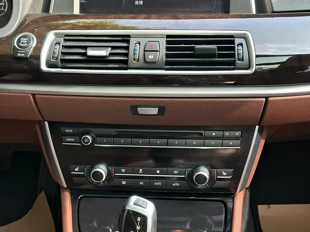 BMW 5 Series GT 2015 — фото 17