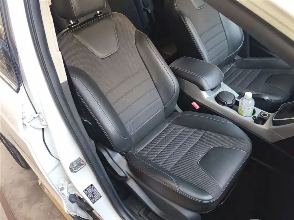 Ford Kuga 2015 — фото 25