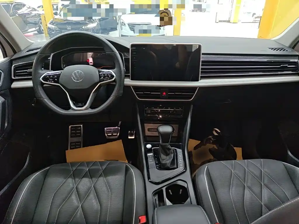 Volkswagen Tiguan L 2023 — фото 10