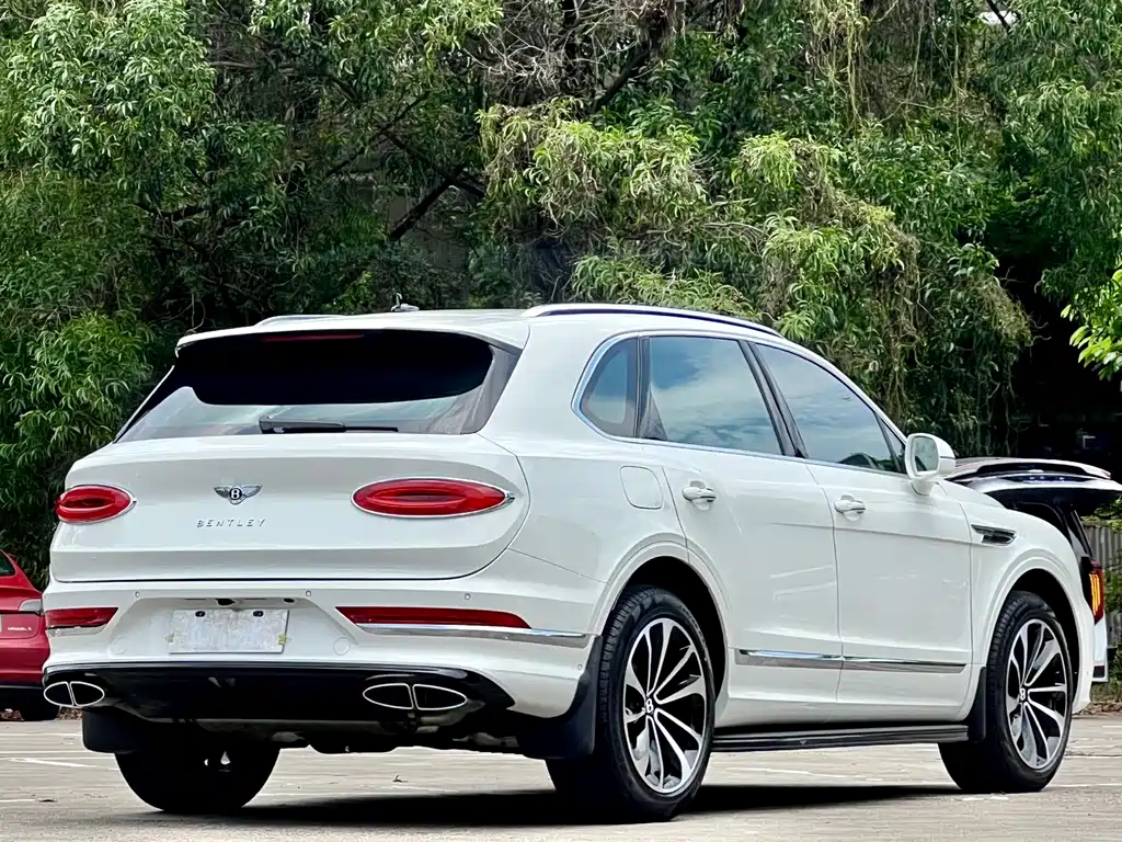 Bentley Bentayga 2021 — фото 4