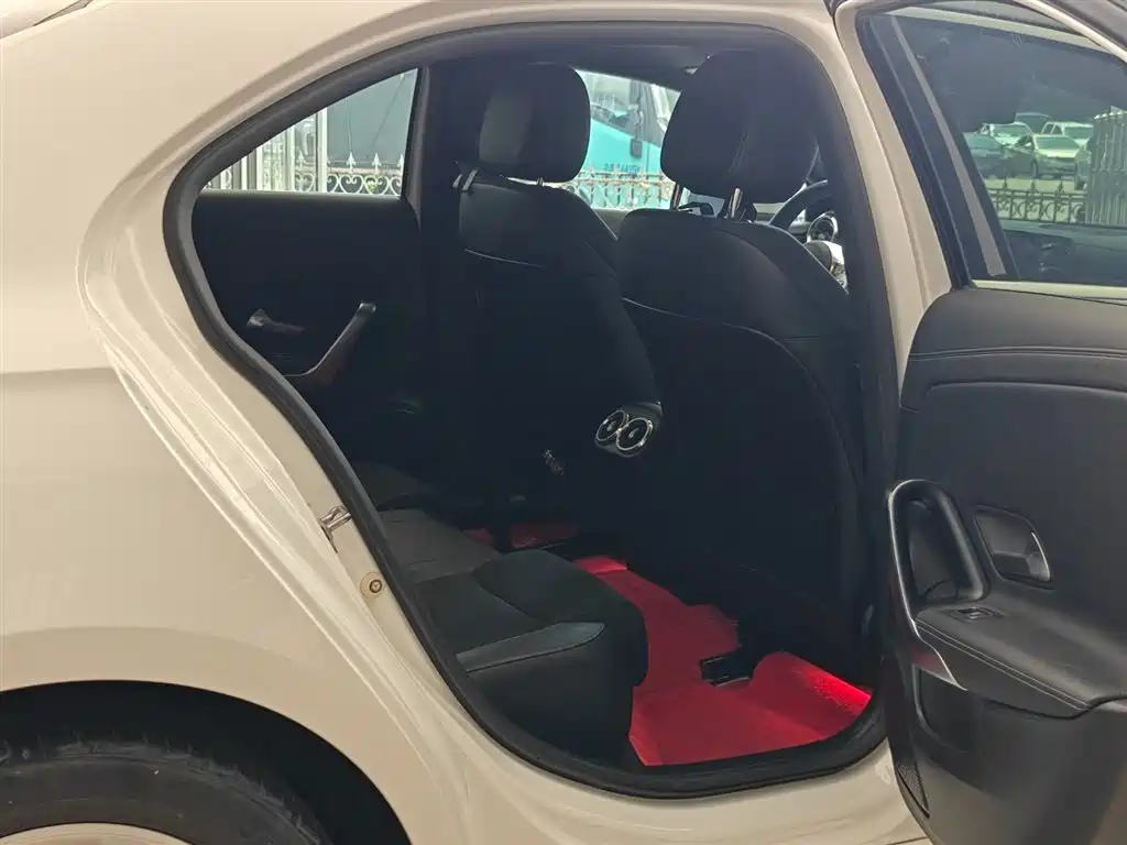 Mercedes-Benz A-Class 2021 — фото 10