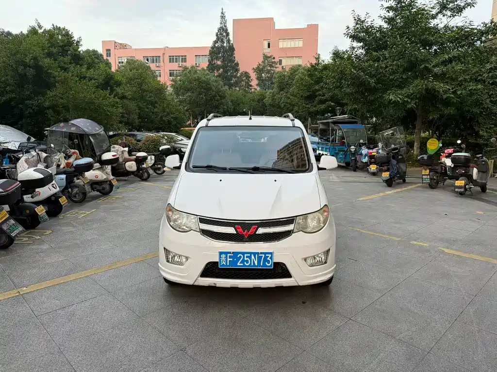 Wuling Hongguang 2015 — фото 2