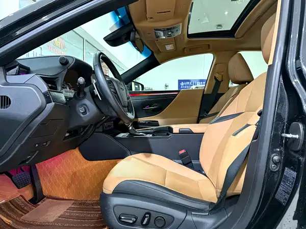 Lexus ES 2021
