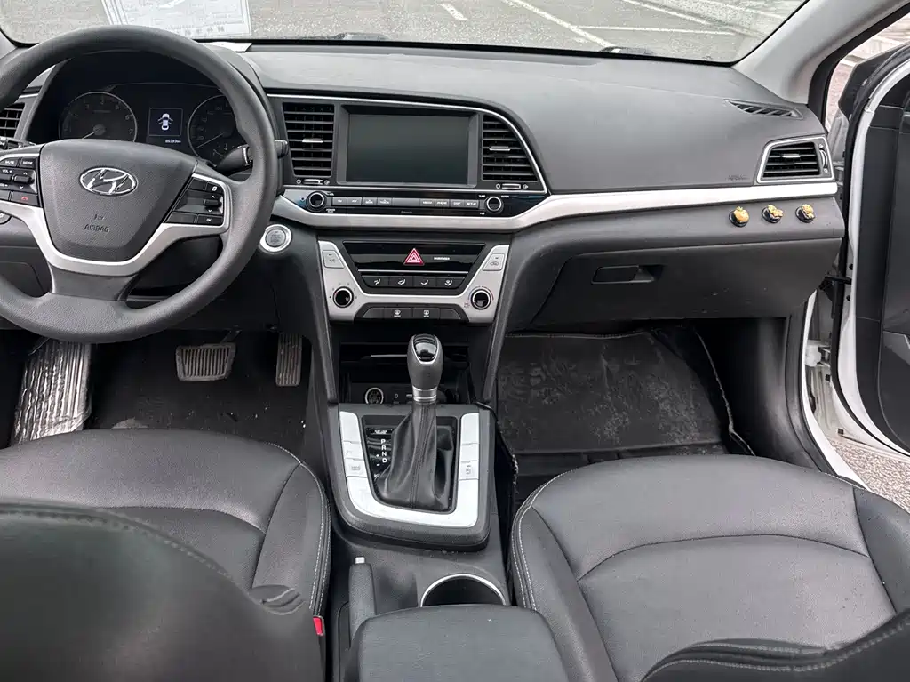 Hyundai Elantra 2019 — фото 9
