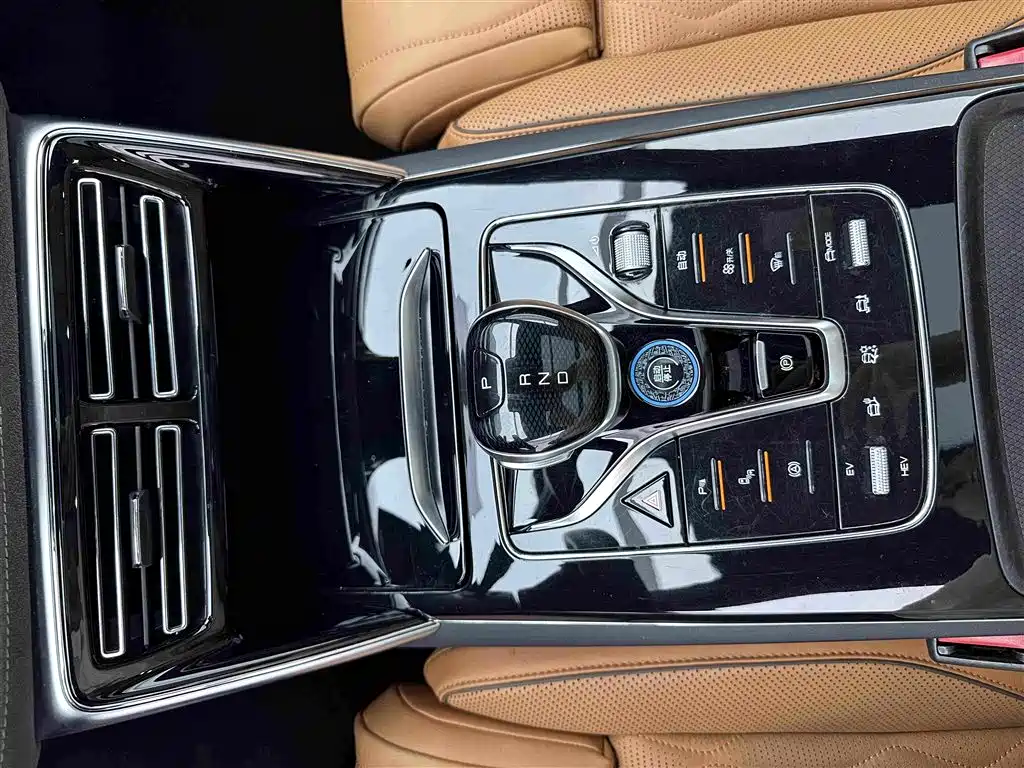 BYD Tang New Energy 2023 — фото 15