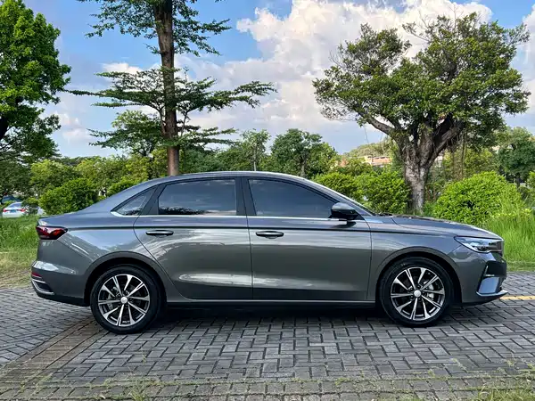 Geely Emgrand 2025