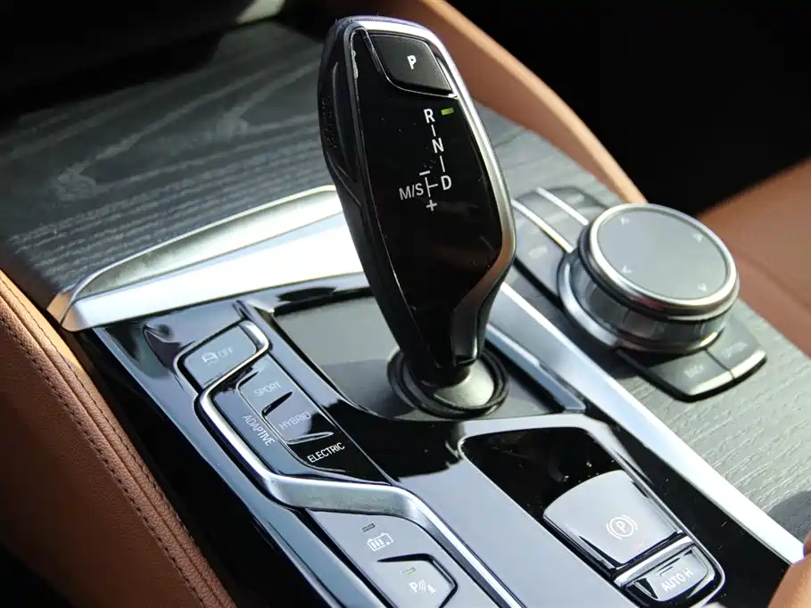 BMW 5 Series New Energy 2023 — фото 17