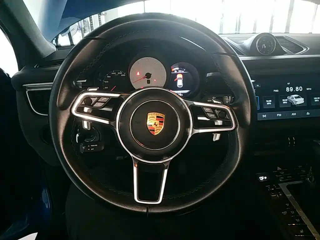 Porsche Macan 2018 — фото 11