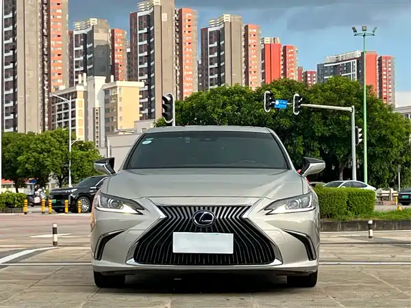 Lexus ES 2020
