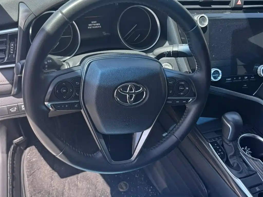 Toyota Camry 2019 — фото 12