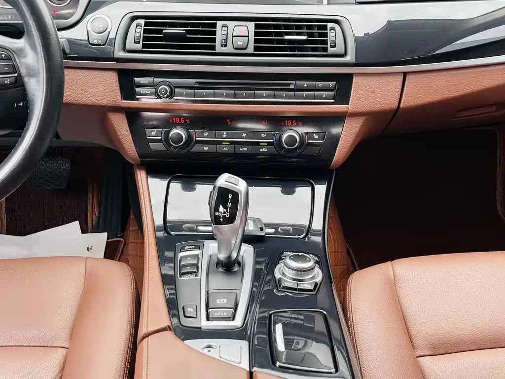 BMW 5 Series 2016 — фото 9