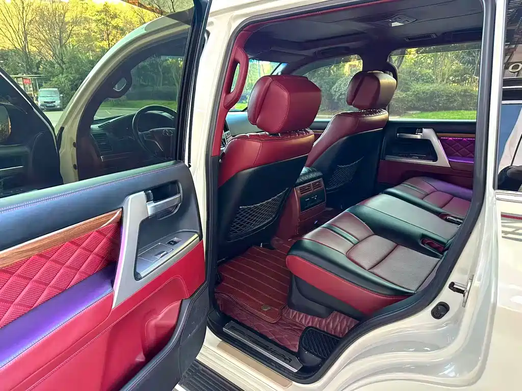 Toyota Land Cruiser 2020 — фото 13