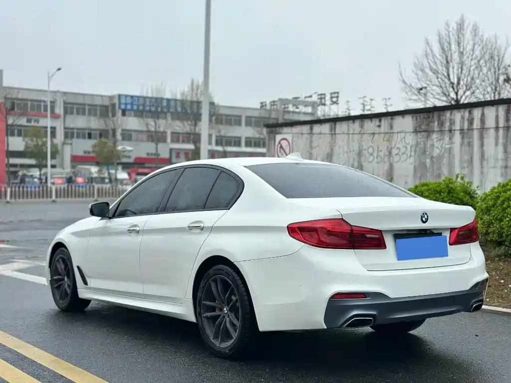 BMW 5 Series 2018 — фото 3