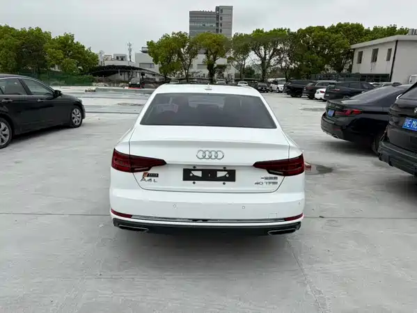 Audi A4L 2018